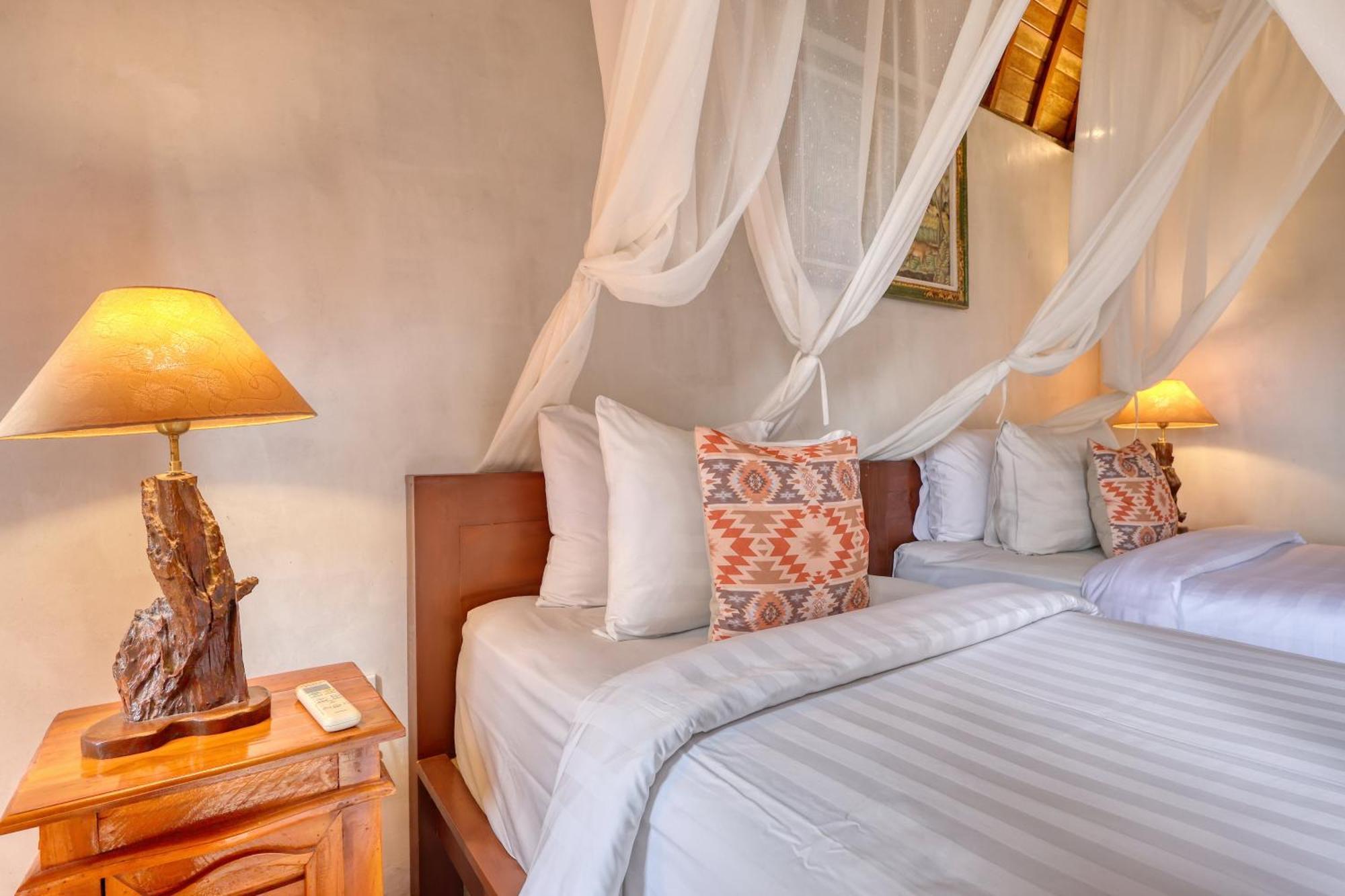 Bagia Bungalows Batumadeg Habitación foto